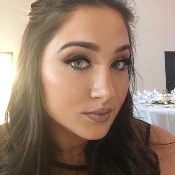 Meet your Posher, Jess - Picture 1 of 4